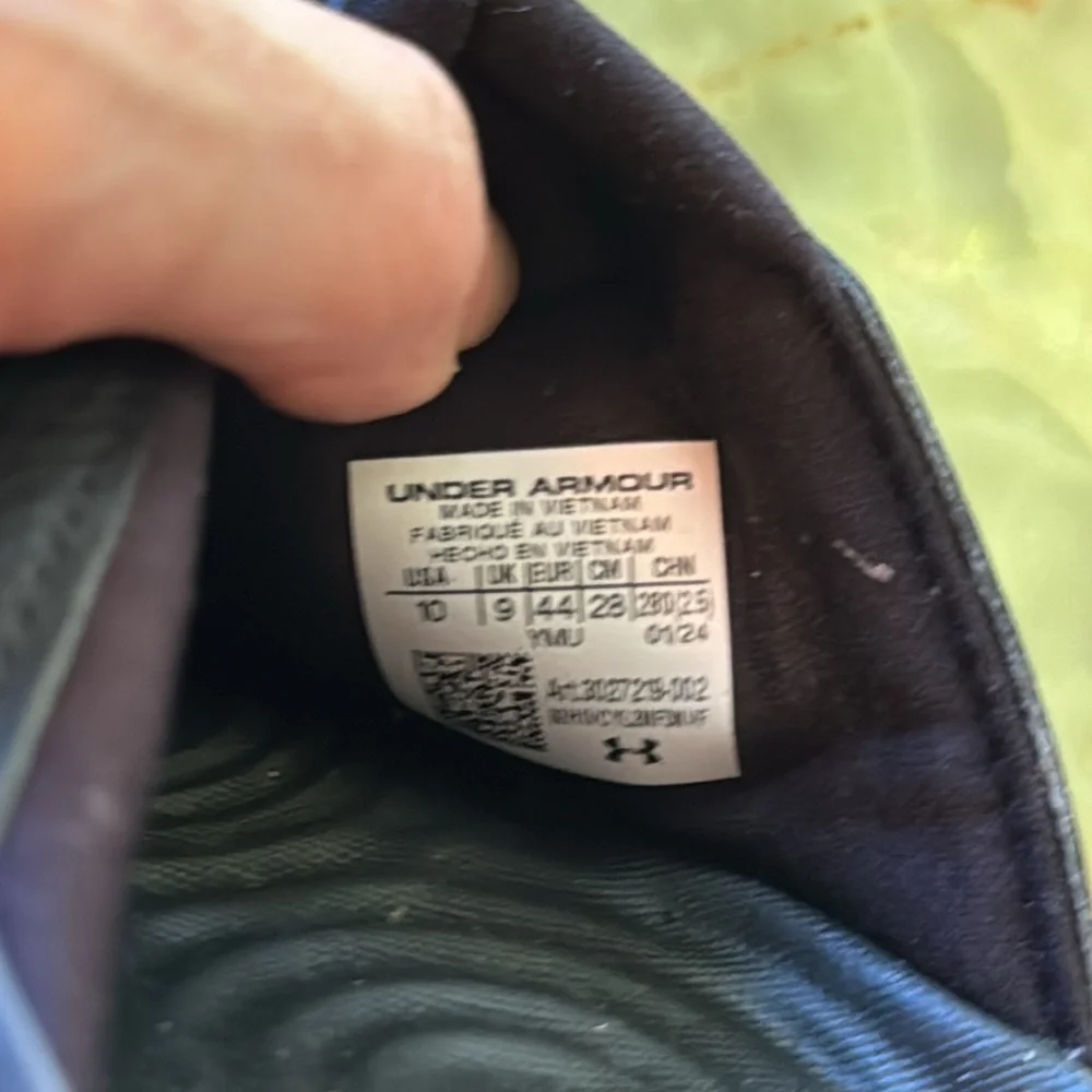 Under Armour Slides (Black) new without tags